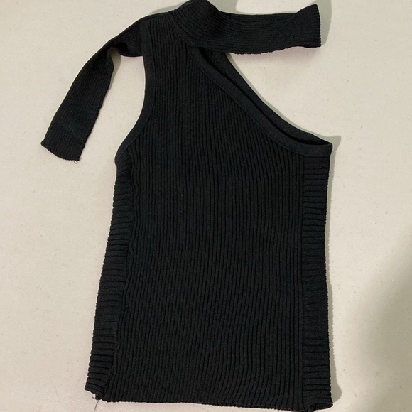 Unbranded, One Shoulder Black Ribbed Knit top, with Neck band with Rose - Picture 4 of 8